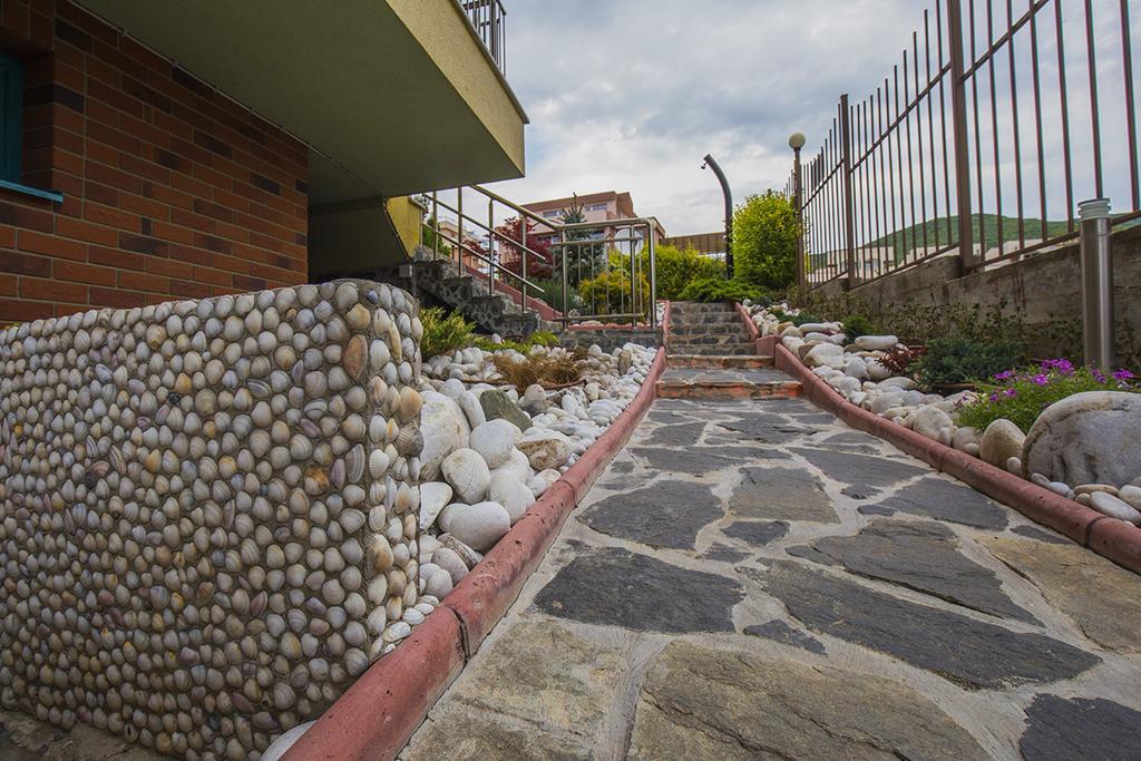 Jbh Hotel Sveti Vlas Bagian luar foto